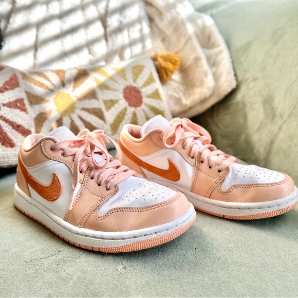 Nike Air Jordan 1 Low - Picture 5 of 8